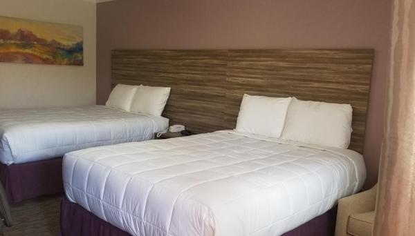 2 Queen Beds Nonsmoking Photo 4