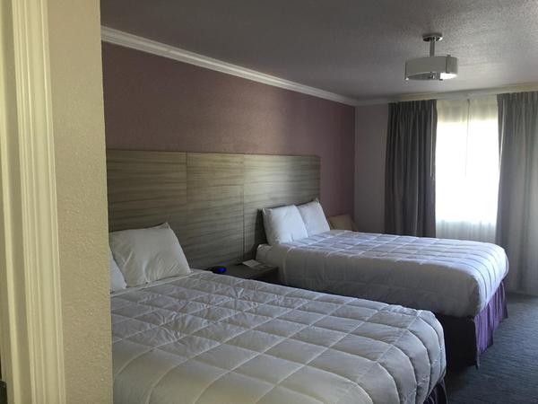 2 Queen Beds Nonsmoking Photo 5